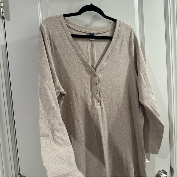 Old Navy Fitted Long-Sleeve Heathered Rib-Knit Henley Midi Dress Heather Biege - Picture 6 of 11